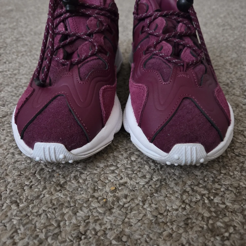 Adidas Ozweego Plus W‎ Victory Crimson Running Shoes Maroon Size 7.5 Womens
